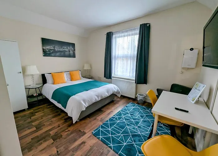 King En Suite Room Close To Heathrow Airport