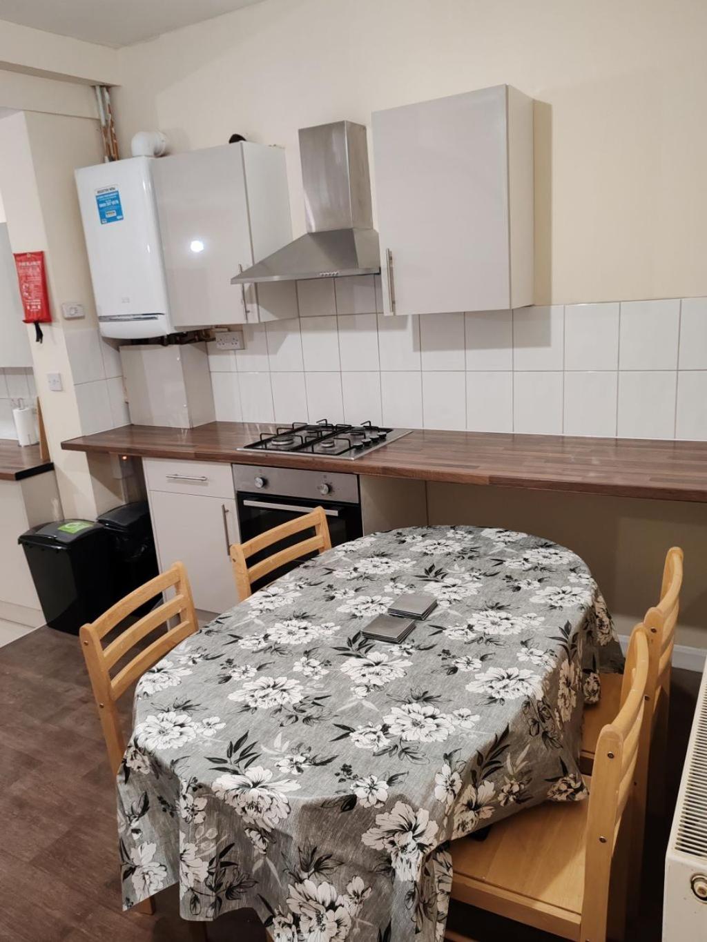 King En Close To Heathrow Airport Apartment *