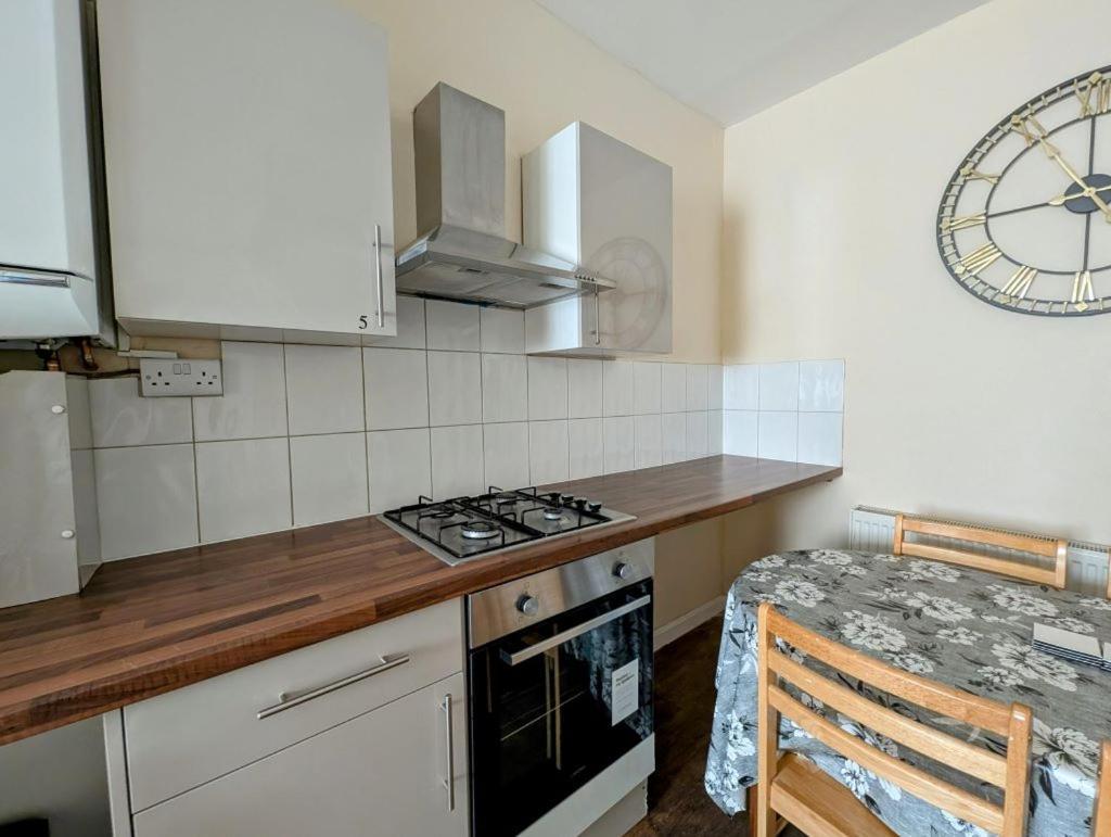 King En Close To Heathrow Airport *