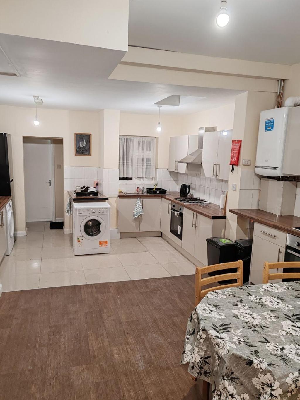 King En Close To Heathrow Airport Apartment